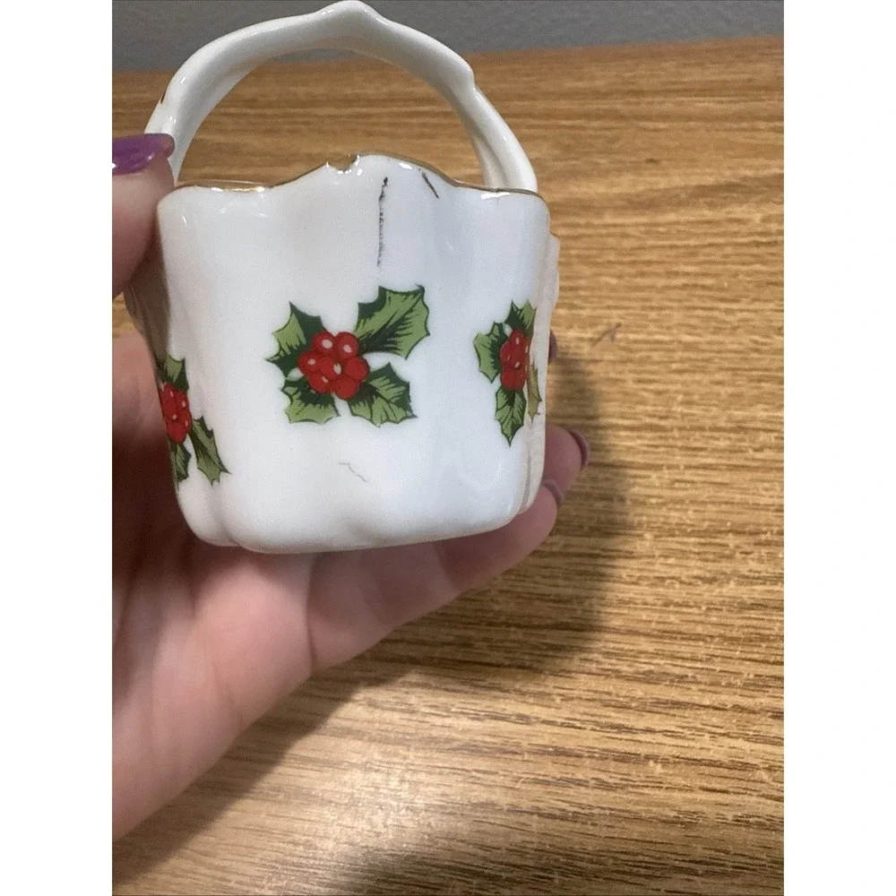 Vintage Lefton Holly Berry Small Basket China 04843 Gold Trim‎ Christmas Trinket
